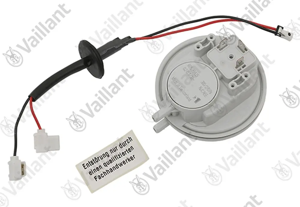 Vaillant Druckwächter mit elektrischem Anschluss und zwei Kunststoffanschlüssen. Enthält ein montiertes Kabel mit Stecker und eine Anleitung zur Installation durch Fachhandwerker.